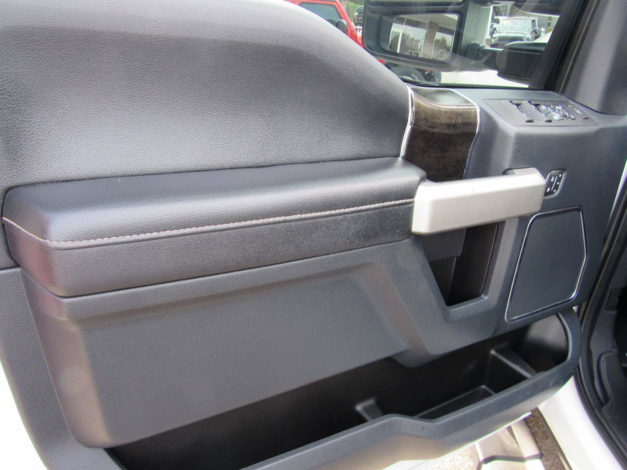 Used 2022 Ford F350 Lariat w/ Lariat Ultimate Package AWD/4WD image 18