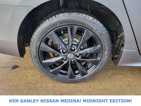 Used 2018 Nissan Sentra SR w/ SR Midnight Edition Package image 21