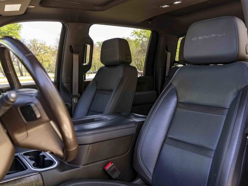 Used 2022 GMC Sierra 3500 Denali w/ Denali Ultimate Package image 18