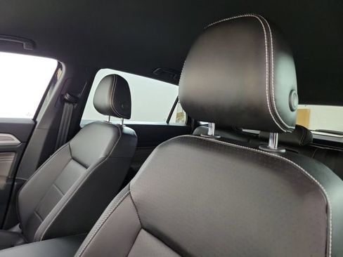 Used 2022 Volkswagen Atlas Cross Sport SE image 8