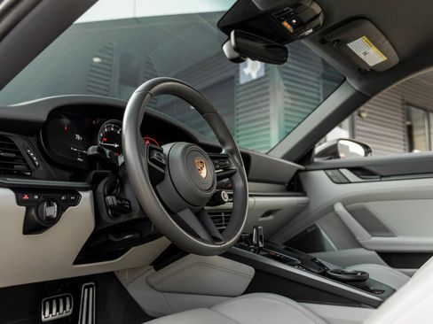 Certified 2022 Porsche 911 Carrera 4S image 4