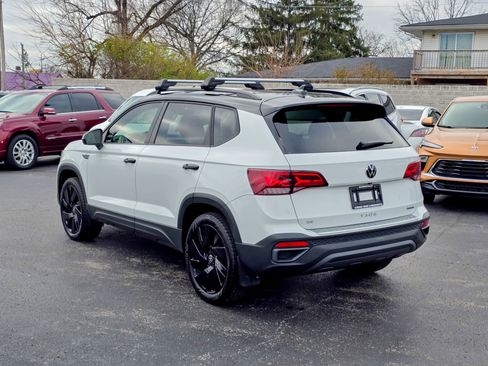 Used 2024 Volkswagen Taos SE w/ Taos Adventure Package image 3