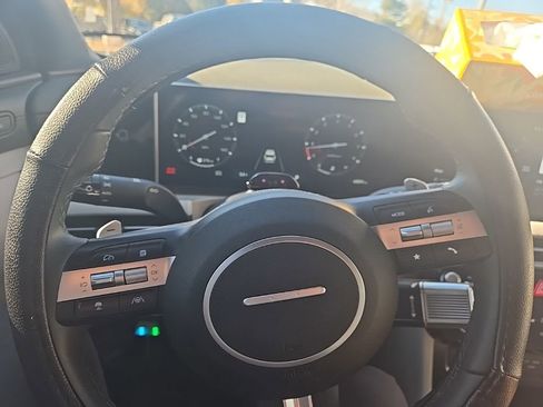 Used 2025 Hyundai Tucson Limited image 4