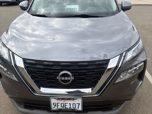 Used 2023 Nissan Rogue SV FWD image 2