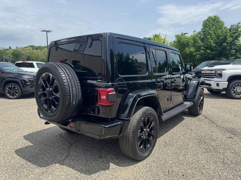 Used 2022 Jeep Wrangler Unlimited Sahara AWD/4WD image 6