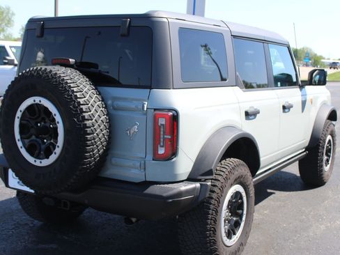 Used 2023 Ford Bronco Badlands w/ Sasquatch Package AWD/4WD image 8