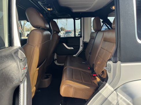 Used 2012 Jeep Wrangler Unlimited Sahara w/ Connectivity Group image 19