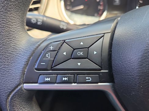 Used 2017 Nissan Rogue S FWD image 30