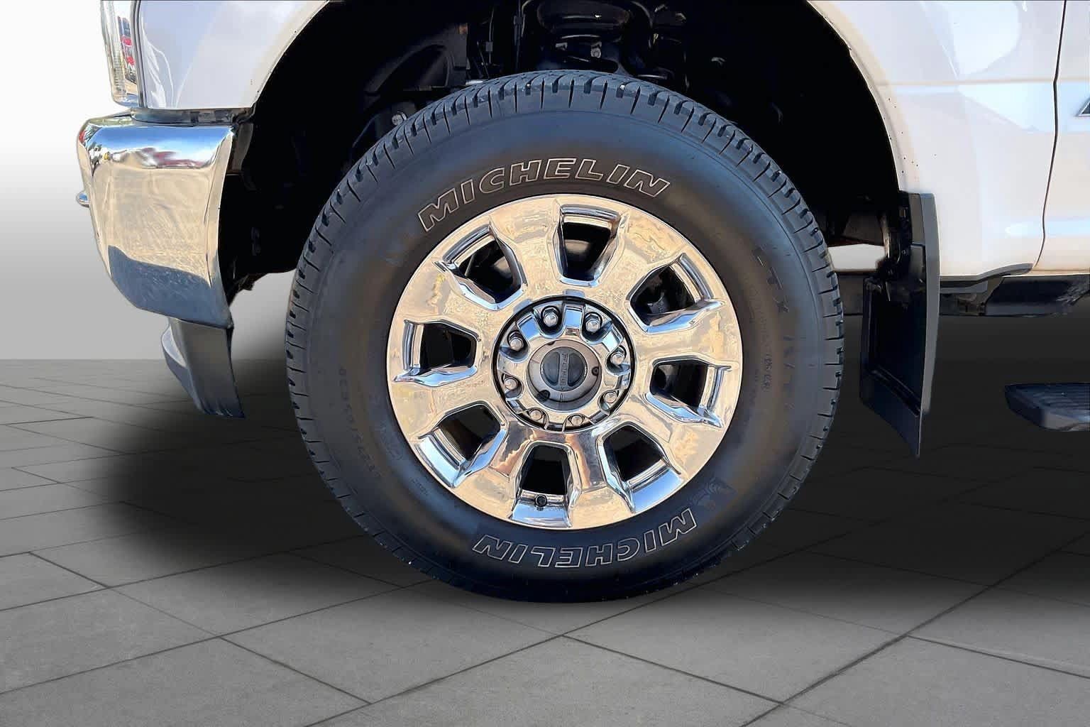 Used 2019 Ford F350 King Ranch w/ King Ranch Ultimate Package AWD/4WD image 11
