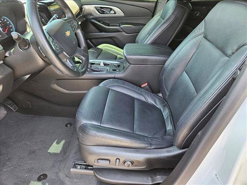 Used 2023 Chevrolet Traverse LT FWD image 15
