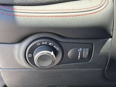 Used 2024 Dodge Durango GT RWD image 25