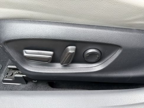 Used 2024 Toyota Camry SE image 10