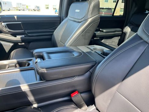 Used 2025 Ford Expedition Max Platinum w/ Stealth Appearance Package AWD/4WD image 31