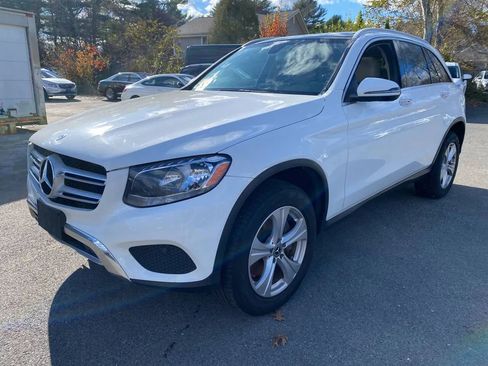 Used 2018 Mercedes-Benz GLC 300 4MATIC image 2