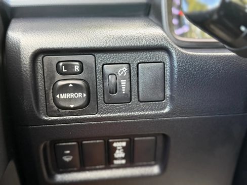 Used 2018 Toyota 4Runner TRD Off-Road AWD/4WD image 36