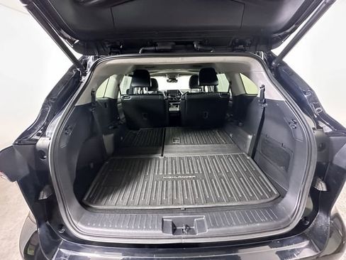 Used 2021 Toyota Highlander XLE AWD/4WD image 15