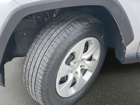 Used 2020 Toyota RAV4 LE w/ Carpet Mat Package image 32