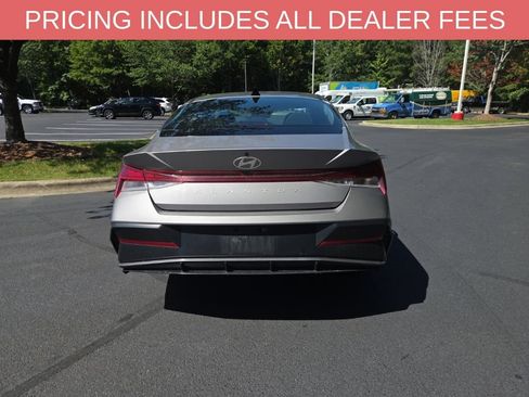 Used 2025 Hyundai Elantra SEL FWD image 12