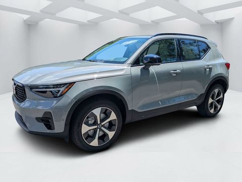 New 2026 Volvo XC40 B4 Plus w/ Protection Package Premier FWD image 7