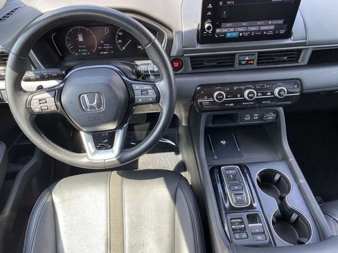 Used 2025 Honda Pilot EX-L image 11