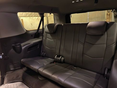 Used 2016 Cadillac Escalade ESV Premium image 29