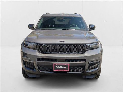 New 2025 Jeep Grand Cherokee L Limited w/ Black Appearance Package image 6