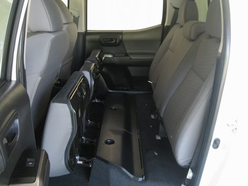 Used 2022 Toyota Tacoma SR5 image 9