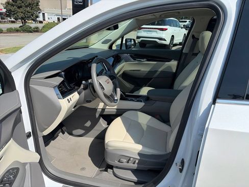 Used 2023 Cadillac XT6 Premium Luxury FWD image 7