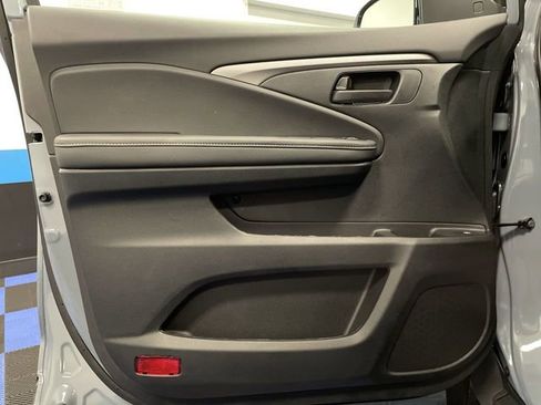 Used 2025 Honda Ridgeline Sport image 13