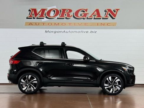 Used 2024 Volvo XC40 B5 Ultimate w/ Climate Package image 2