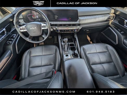 Used 2024 Kia Telluride EX w/ EX Captain's Chair Package image 8