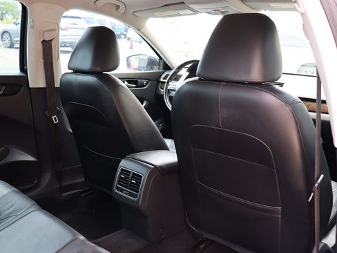 Used 2015 Volkswagen Passat TDI SEL Premium FWD image 28