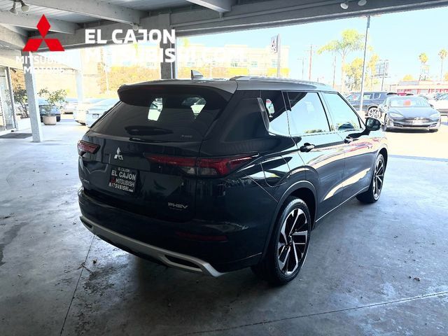 Used 2025 Mitsubishi Outlander SEL AWD/4WD image 2