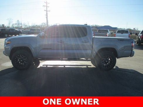 Used 2020 Toyota Tacoma TRD Sport image 9