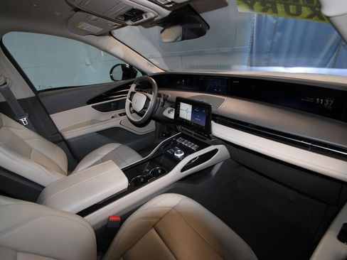 Used 2025 Lincoln Nautilus Premier image 26