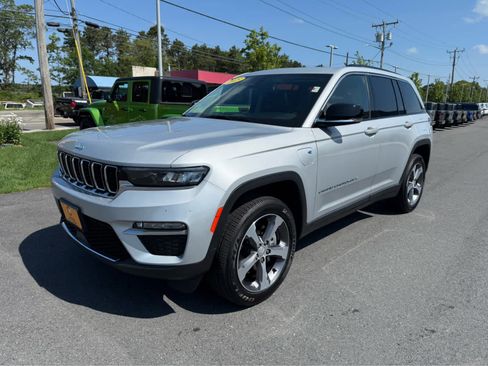 Used 2023 Jeep Grand Cherokee 4WD 4xe image 4