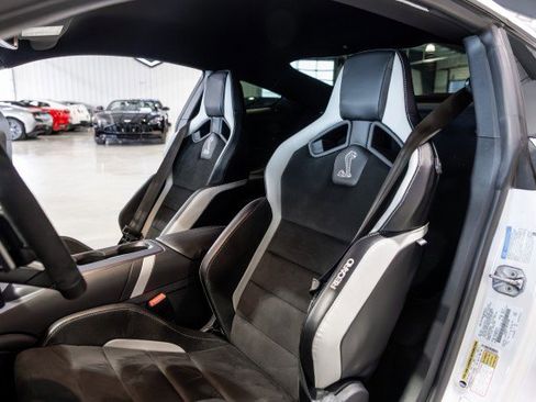 Used 2021 Ford Mustang Shelby GT500 w/ Carbon Fiber Track Pack image 41