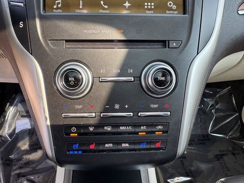 Used 2016 Lincoln MKC Reserve w/ Lincoln MKC Climate Package AWD/4WD image 38