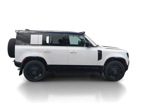 Certified 2025 Land Rover Defender 110 V8 AWD/4WD image 9