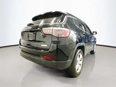 Used 2018 Jeep Compass Latitude w/ Cold Weather Group image 7