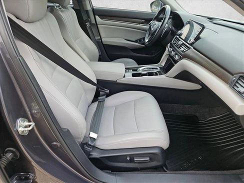 Used 2018 Honda Accord Touring image 19