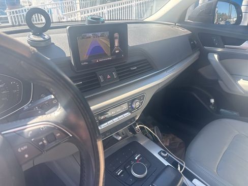 Used 2019 Audi Q5 2.0T Premium w/ Convenience Package image 9