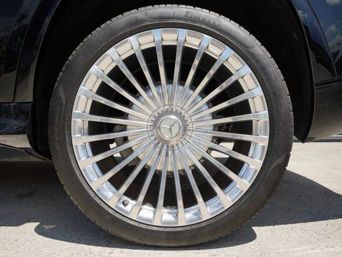 Used 2024 Mercedes-Benz Maybach GLS 600 4MATIC image 11
