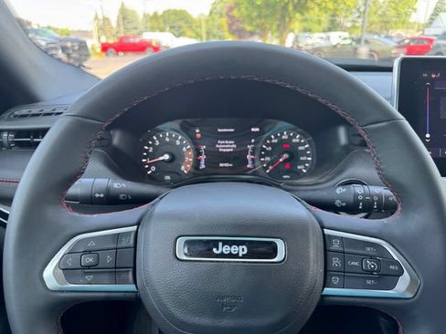 Certified 2025 Jeep Compass Trailhawk w/ Sun & Sound Group AWD/4WD image 22