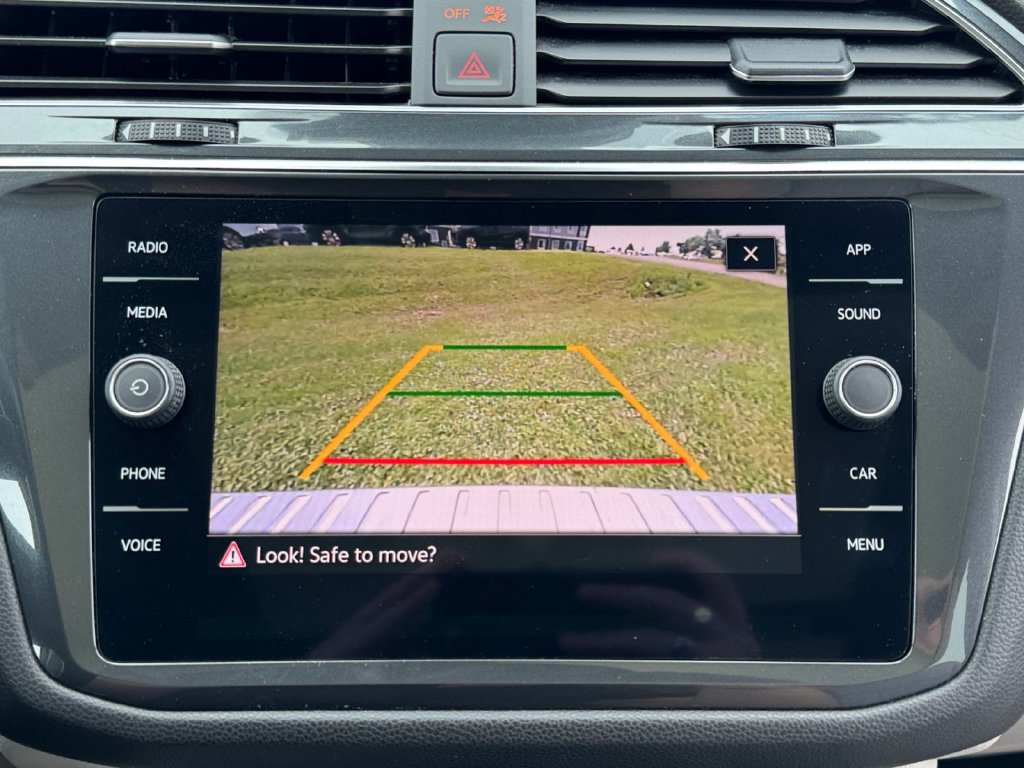 Used 2022 Volkswagen Tiguan SE AWD/4WD image 22
