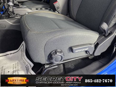 New 2025 Jeep Gladiator Sport image 13