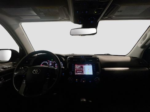 Used 2020 Toyota 4Runner Venture w/ Moonroof Package AWD/4WD image 17