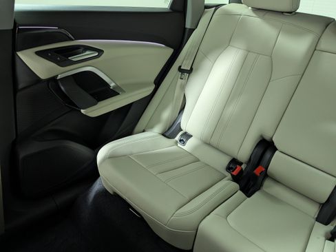 New 2025 Audi Q5 Premium image 12