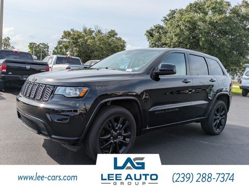Used 2020 Jeep Grand Cherokee Altitude AWD/4WD image 7
