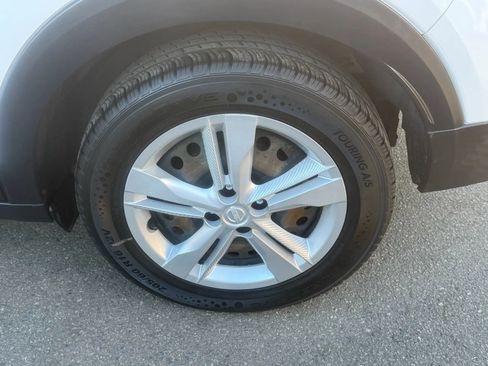 Used 2019 Nissan Kicks S image 9